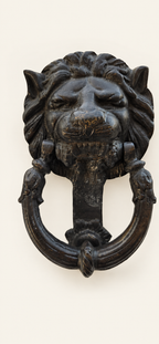 Dørbanker med løvehode – 17 × 9,5 cm