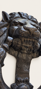 Dørbanker med løvehode – 17 × 9,5 cm