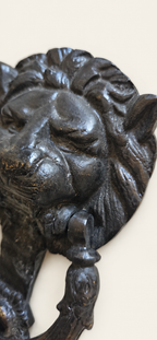 Dørbanker med løvehode – 17 × 9,5 cm