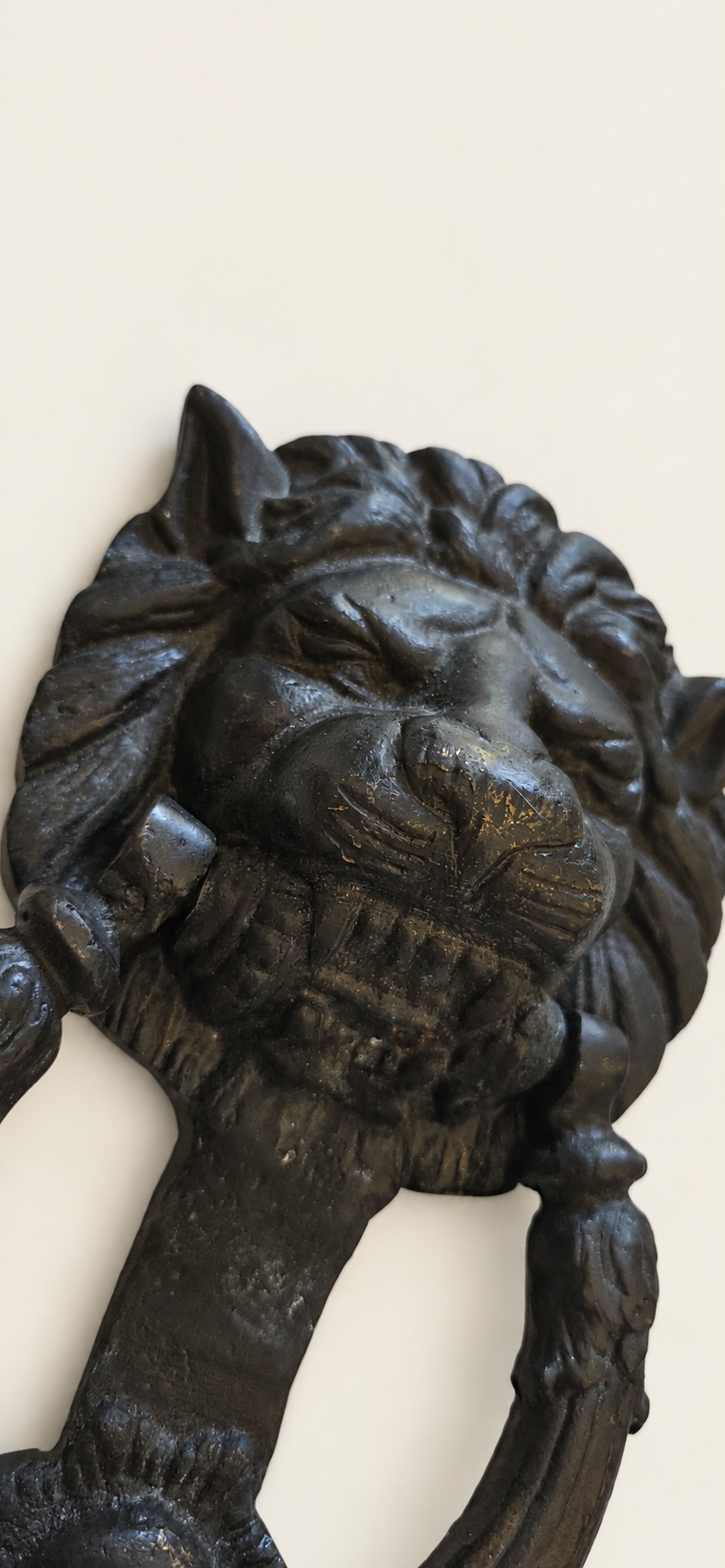 Dørbanker med løvehode – 17 × 9,5 cm