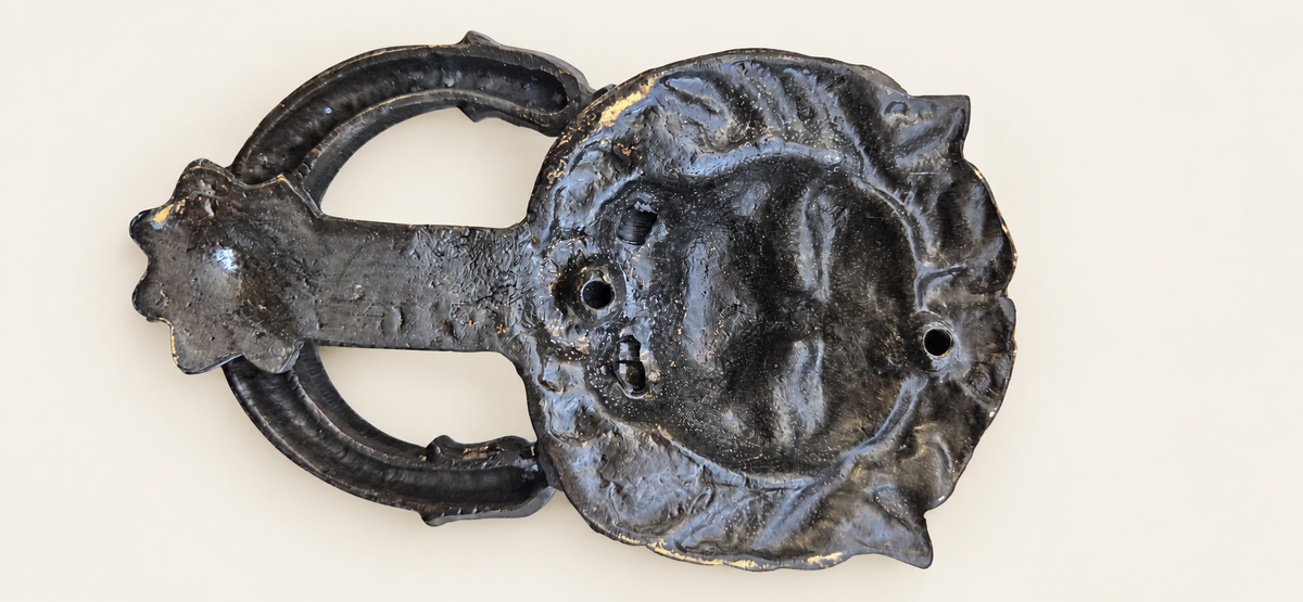 Dørbanker med løvehode – 17 × 9,5 cm